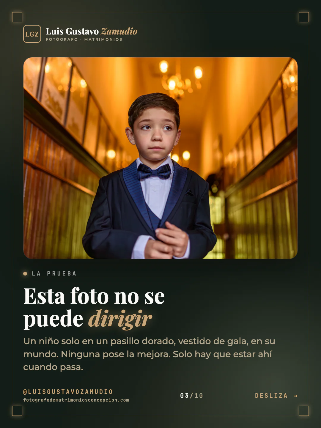 Niño de terno con humita caminando solo por el pasillo dorado. Texto: "Esta foto no se puede dirigir" Matrimonios en Concepción.