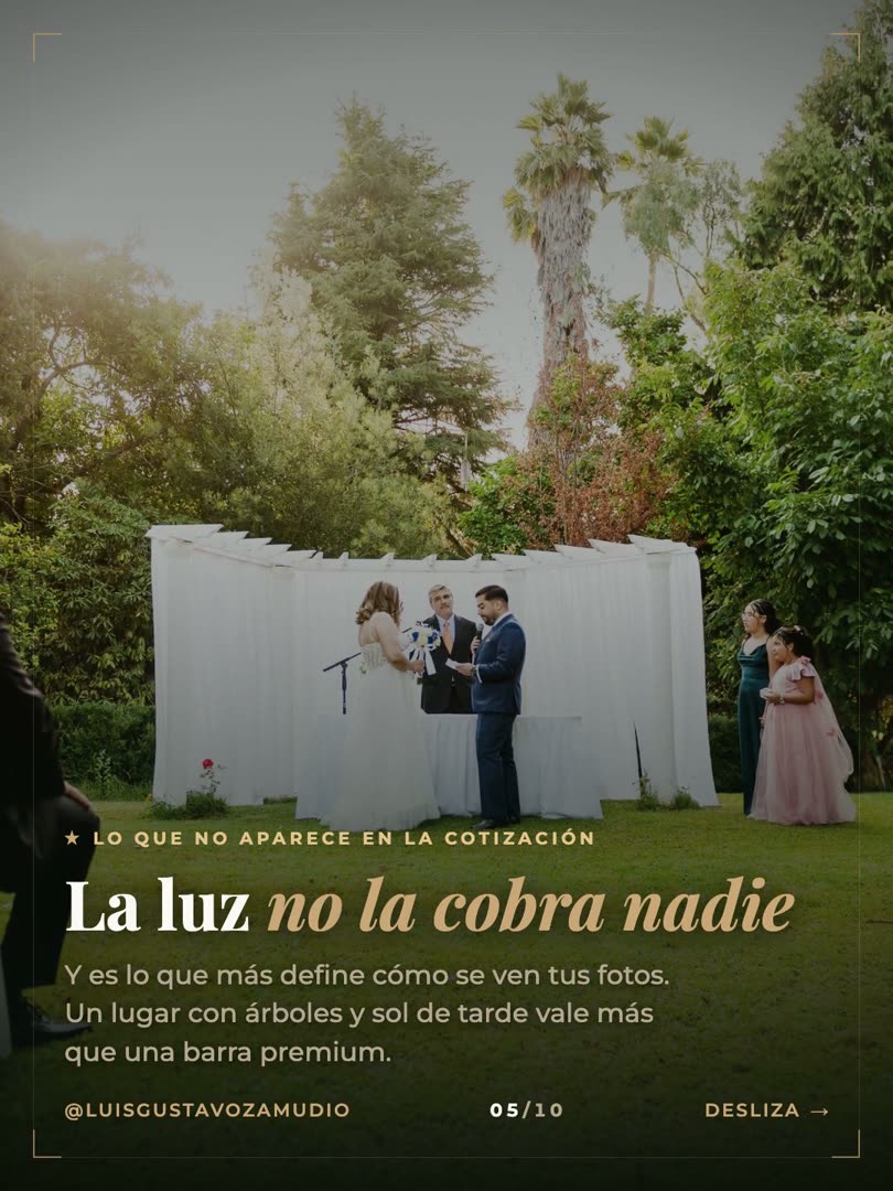Ceremonia con sol entre los árboles: la luz del lugar no la cobra nadie y define las fotos del matrimonio